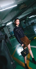 田依桐地下室停车场酷美马尾辫，短裙写真图片