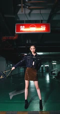 田依桐地下室停车场酷美马尾辫，短裙写真图片