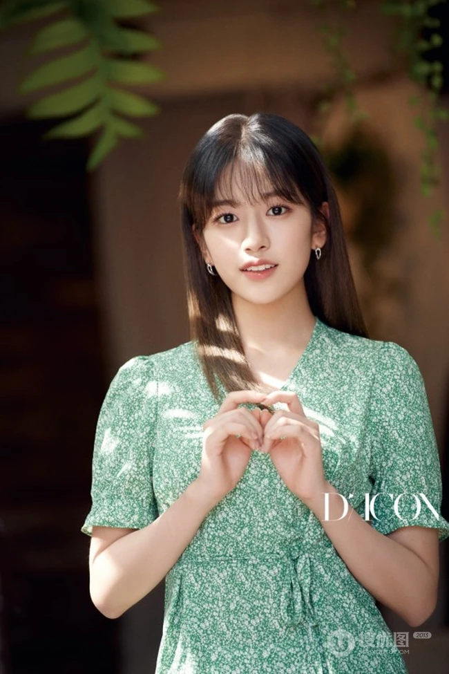 韩日女子演唱组合IZ*ONE全员12名女生最新写真图片合集