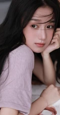 这个小姐姐真是太漂亮了，小脸，双眼皮，大眼睛，笑容超甜！