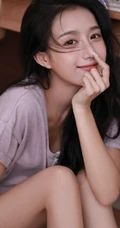 这个小姐姐真是太漂亮了，小脸，双眼皮，大眼睛，笑容超甜！