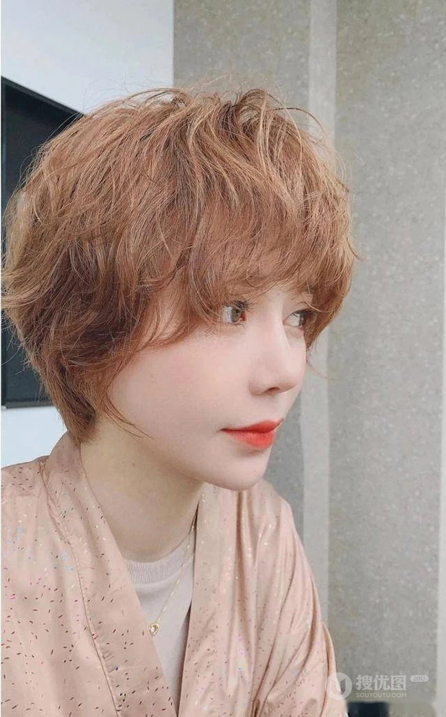 蓬松时尚显脸小，立体，瘦脸，动人的8款女生短发发型图片 第1张