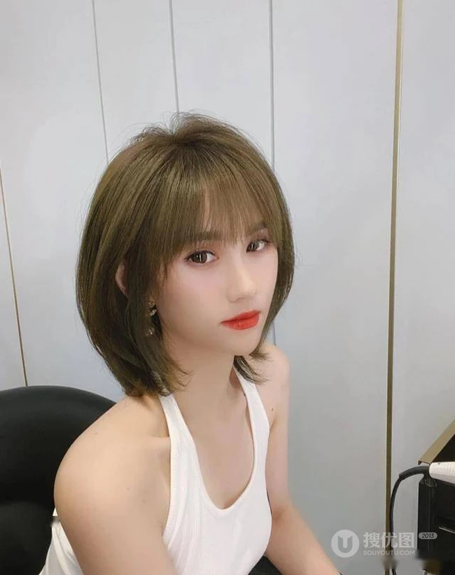 蓬松时尚显脸小，立体，瘦脸，动人的8款女生短发发型图片 第6张
