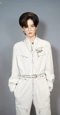 THE9女团成员个人写真照，9位女孩各展不同优雅，动人，酷美姿态