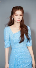 THE9女团成员个人写真照，9位女孩各展不同优雅，动人，酷美姿态