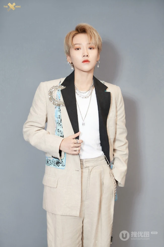 THE9女团成员个人写真照，9位女孩各展不同优雅，动人，酷美姿态