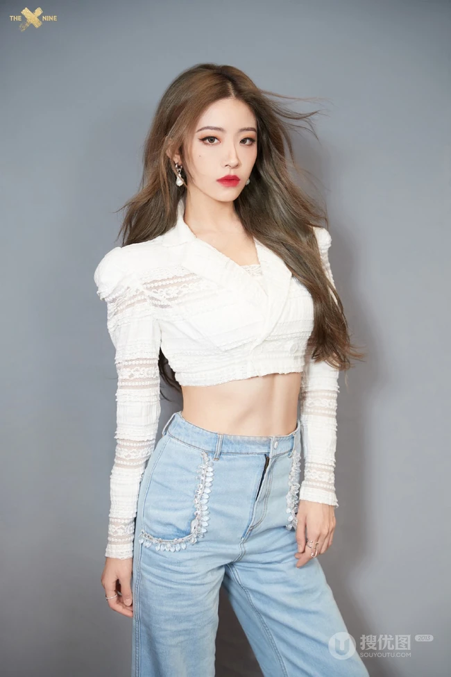 THE9女团成员个人写真照，9位女孩各展不同优雅，动人，酷美姿态