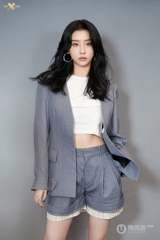 THE9女团成员个人写真照，9位女孩各展不同优雅，动人，酷美姿态