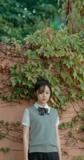 赵今麦清新唯美校园写真，制服短裙着身，青春气息十足