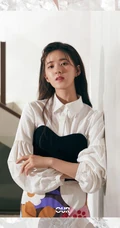 赵露思身着个性白衫，紧身花裤加高跟，气质如兰唯美杂志写真图片