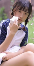 双麻花辫清新元气女生紧身运动制服短裤短款装青青草院子写真美照