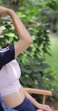 双麻花辫清新元气女生紧身运动制服短裤短款装青青草院子写真美照