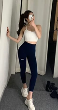 爱健身，喜欢运动的气质精选运动女生Nana紧身衣系列生活照片图集