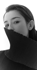 哈妮克孜化身时尚百变少女，多套服饰变换，尽显个性女孩潮流面