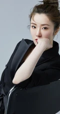 张可盈气质黑色西服，加透明纱裙冷艳写真图片