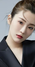 张可盈气质黑色西服，加透明纱裙冷艳写真图片