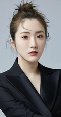 张可盈气质黑色西服，加透明纱裙冷艳写真图片