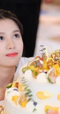 张婧仪21岁生日美照，吃长寿面，许愿，切蛋糕，清新甜美