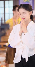 张婧仪21岁生日美照，吃长寿面，许愿，切蛋糕，清新甜美