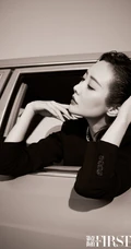 李纯湿发造型化身百变轻熟，多套服饰变换，诠释都市女人时尚魅力