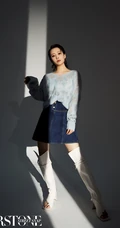 李纯湿发造型化身百变轻熟，多套服饰变换，诠释都市女人时尚魅力