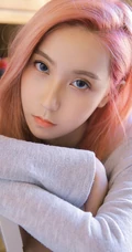 创造营2020女生成员舒一灵染发发型时尚个性写真美照