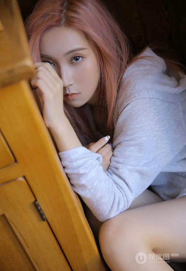 创造营2020女生成员舒一灵染发发型时尚个性写真美照