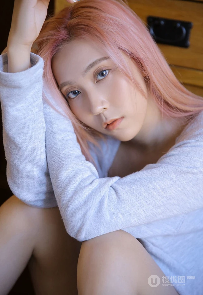 创造营2020女生成员舒一灵染发发型时尚个性写真美照