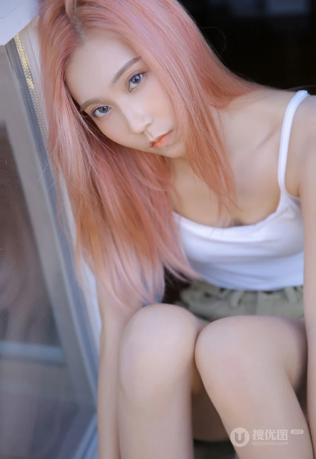 创造营2020女生成员舒一灵染发发型时尚个性写真美照