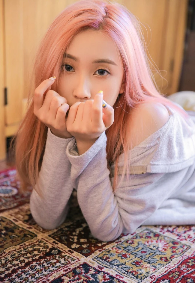 创造营2020女生成员舒一灵染发发型时尚个性写真美照