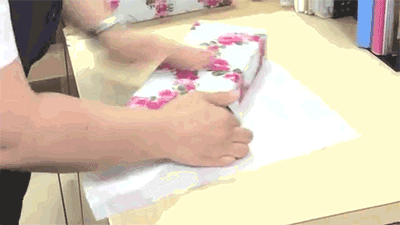 包装礼盒动态图，来学习下如何包装简单的纸质礼品盒吧 第2张