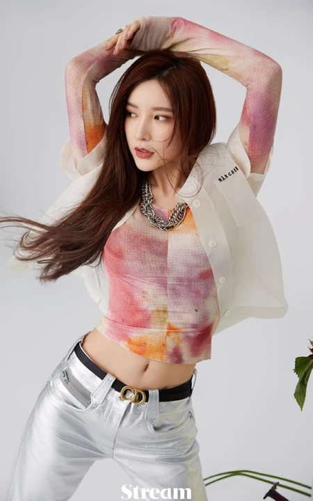 戴燕妮时尚百变少女感十足写真，多套服饰，诠释个性时尚阳光女孩魅力