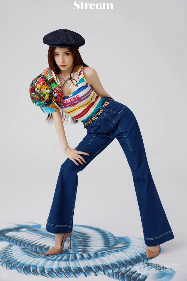 戴燕妮时尚百变少女感十足写真，多套服饰，诠释个性时尚阳光女孩魅力