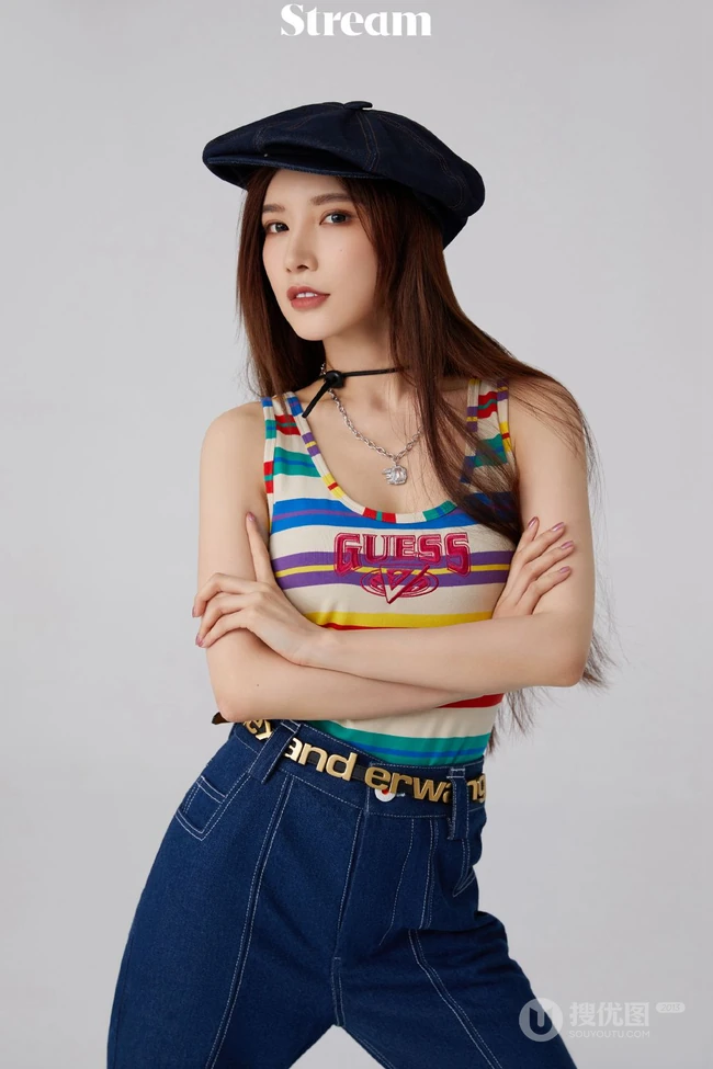 戴燕妮时尚百变少女感十足写真，多套服饰，诠释个性时尚阳光女孩魅力