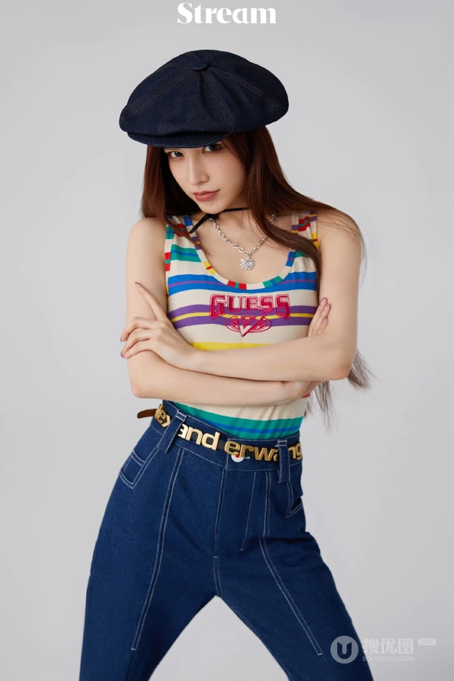 戴燕妮时尚百变少女感十足写真，多套服饰，诠释个性时尚阳光女孩魅力