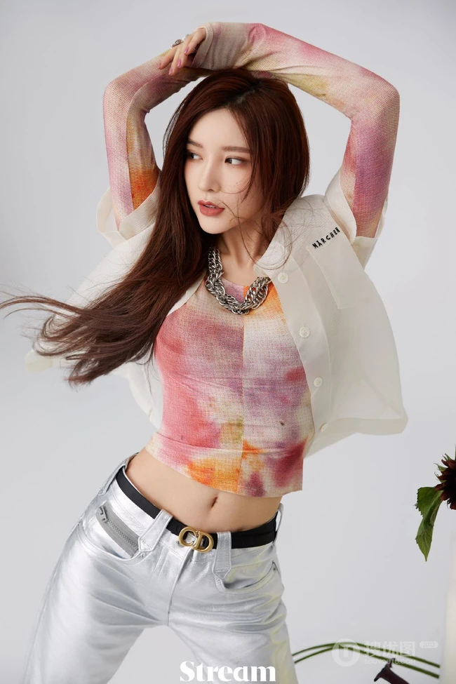 戴燕妮时尚百变少女感十足写真，多套服饰，诠释个性时尚阳光女孩魅力