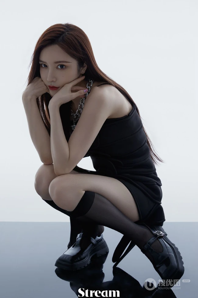 戴燕妮时尚百变少女感十足写真，多套服饰，诠释个性时尚阳光女孩魅力