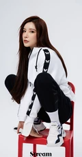 戴燕妮时尚百变少女感十足写真，多套服饰，诠释个性时尚阳光女孩魅力