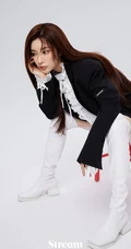 戴燕妮时尚百变少女感十足写真，多套服饰，诠释个性时尚阳光女孩魅力