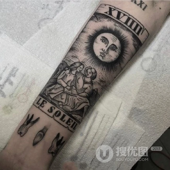 精美黑白的人物，动物类好看个性的手臂纹身图案作品 第2张