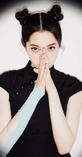 娜娜的腿真是太美啦！双丸子头造型欧阳娜娜紧身国潮风黑旗袍气质写真