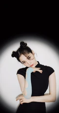 娜娜的腿真是太美啦！双丸子头造型欧阳娜娜紧身国潮风黑旗袍气质写真