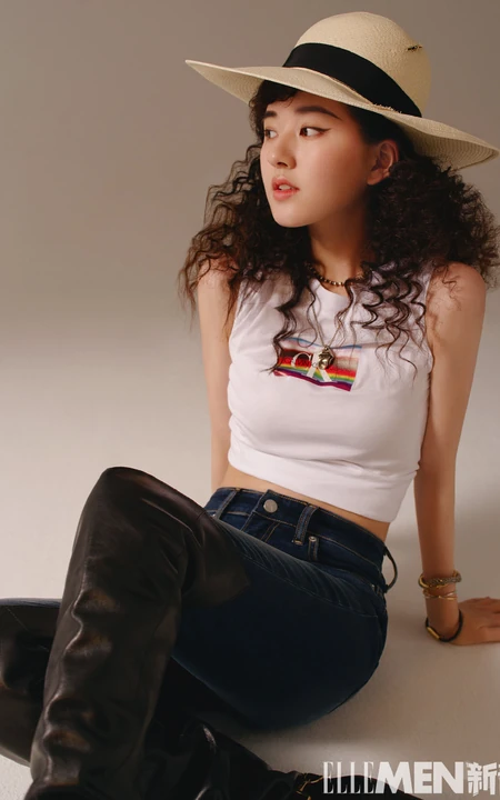 赵露思复古羊毛卷发气质配多套不同服饰气质美丽写真图片