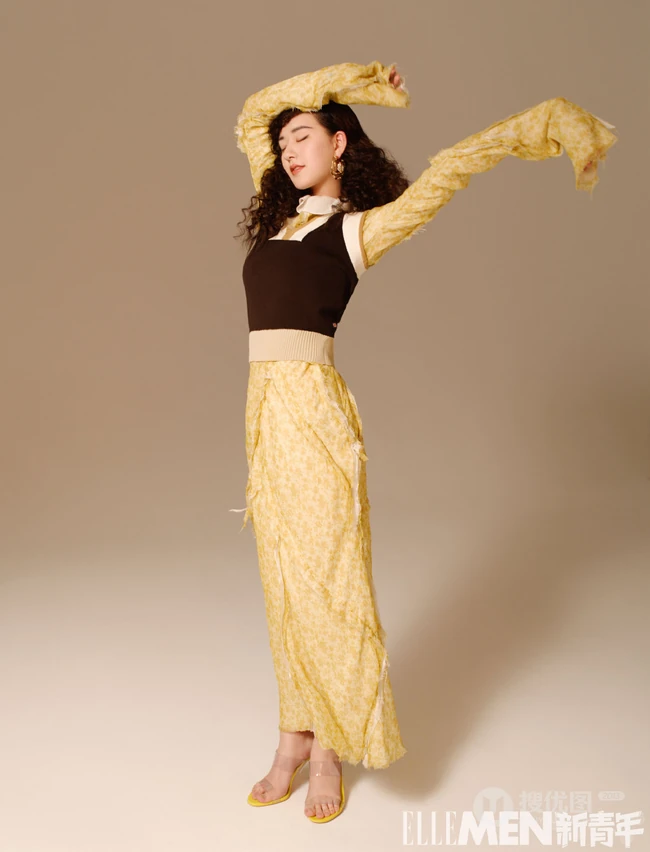 赵露思复古羊毛卷发气质配多套不同服饰气质美丽写真图片