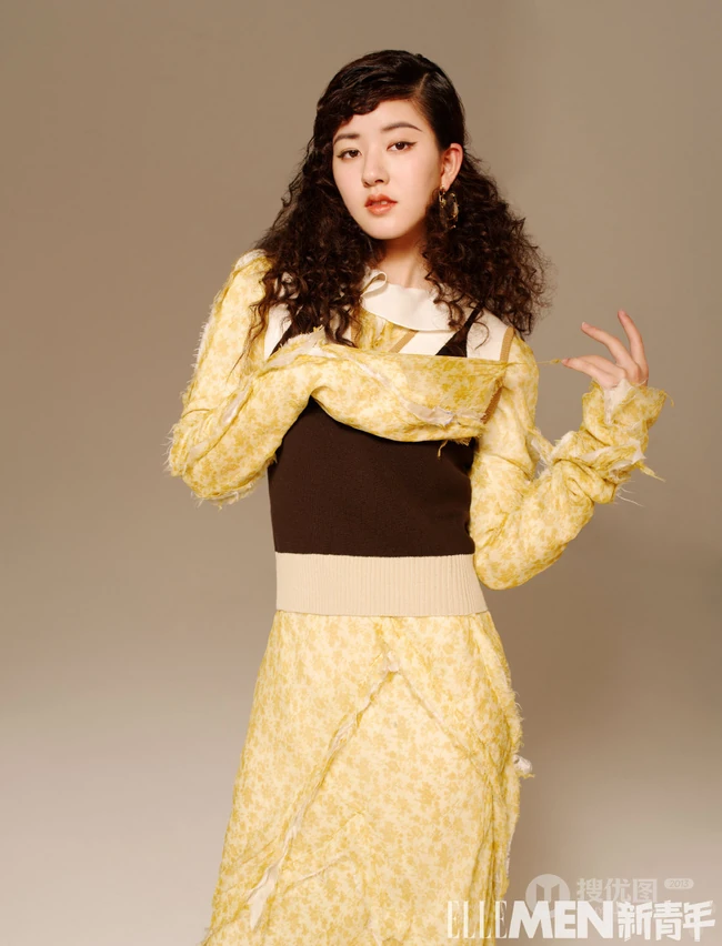 赵露思复古羊毛卷发气质配多套不同服饰气质美丽写真图片