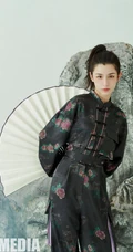 哈妮克孜七月盛夏宛如画中人唯美古侠风写真，尽显东方女子气息