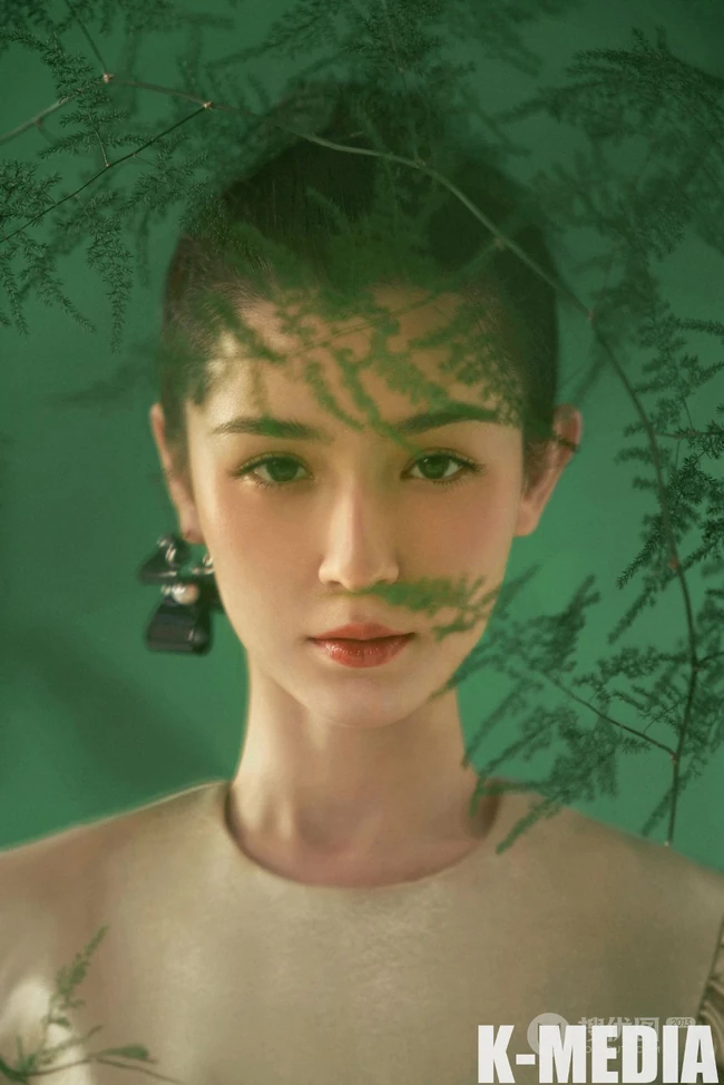 哈妮克孜七月盛夏宛如画中人唯美古侠风写真，尽显东方女子气息