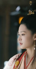 李沁《锦绣南歌》或雍容华贵古装、或英姿飒爽侠女风居家图片