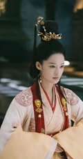 李沁《锦绣南歌》或雍容华贵古装、或英姿飒爽侠女风居家图片
