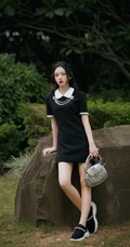 周也气质神秘连衣黑短裙浪漫时尚户外写真图片